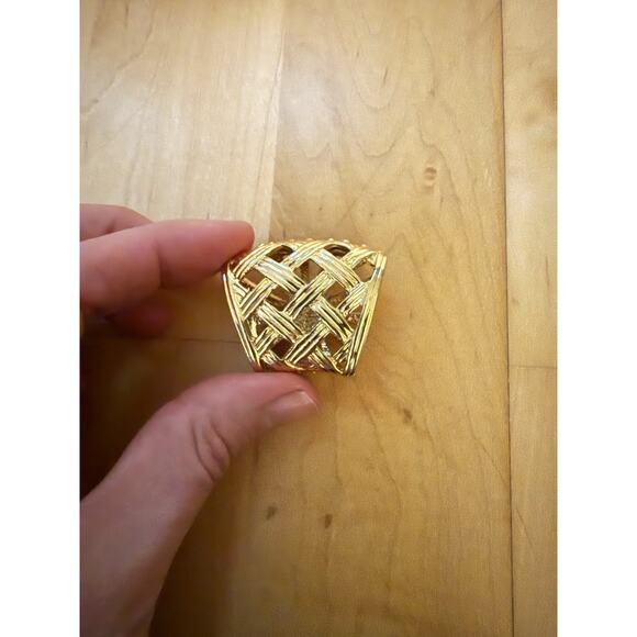 Vintage Women's Gold Tone w/Faux Pearl Scarf Clip holder - Picture 2 of 2